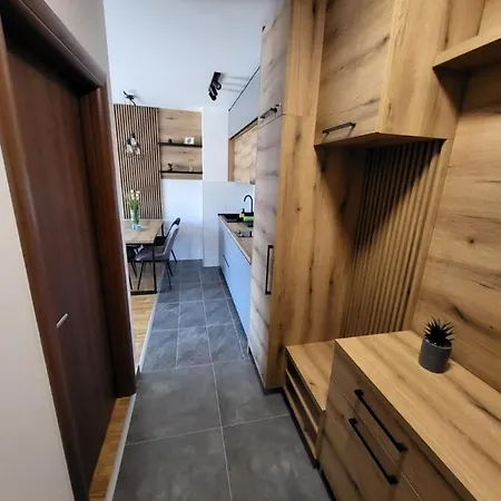 Adam Apartment *
