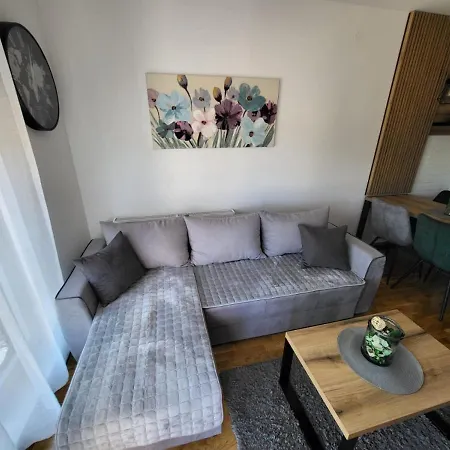 Apartment Adam Divcibare